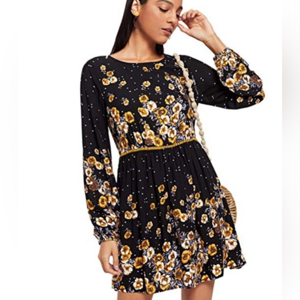 Coco + Carmen black long-sleeved floral mini dress size S/M